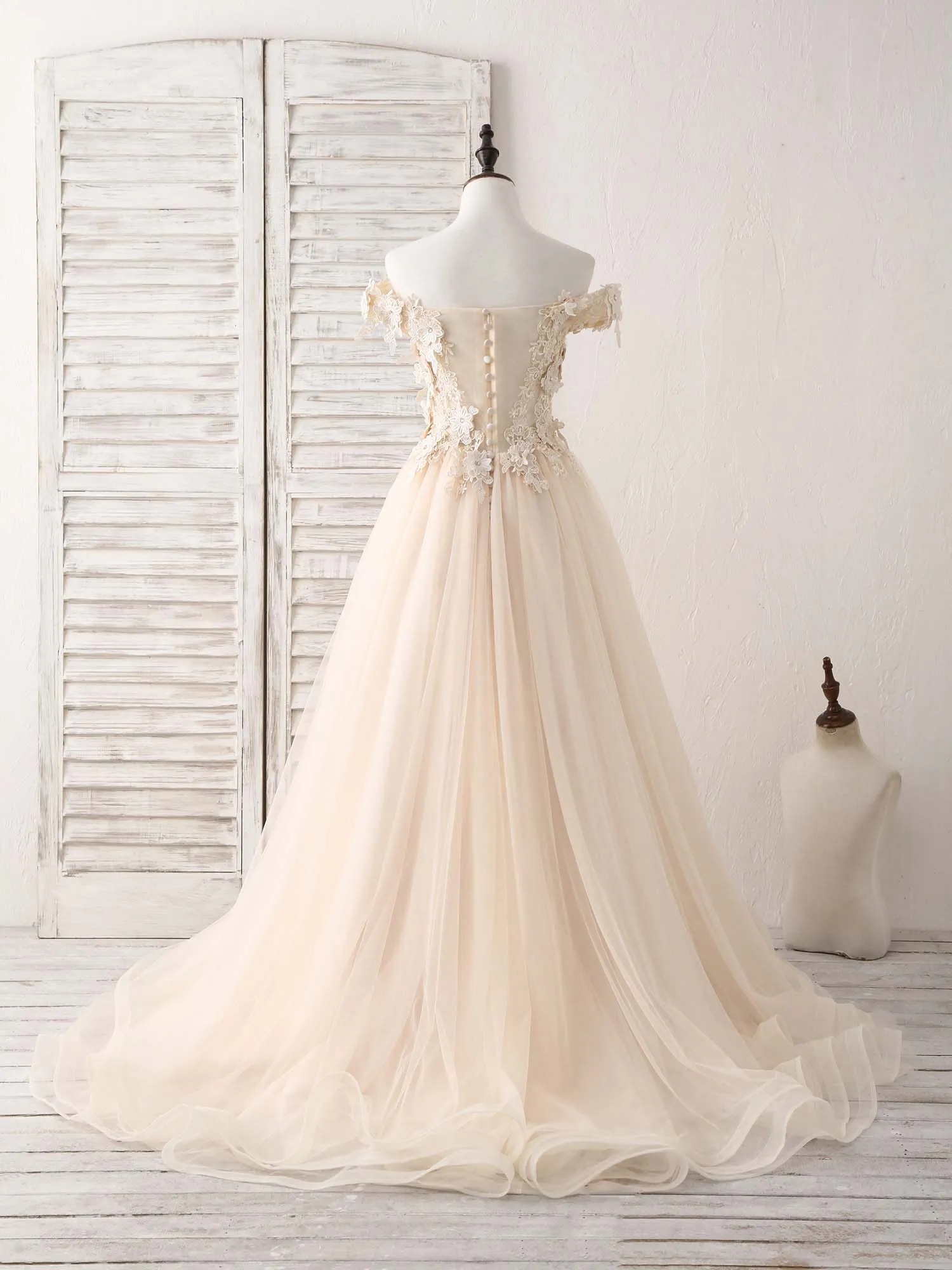 Unique Lace Applique Tulle Long Champagne Prom Dresses Sweet 16 Dress