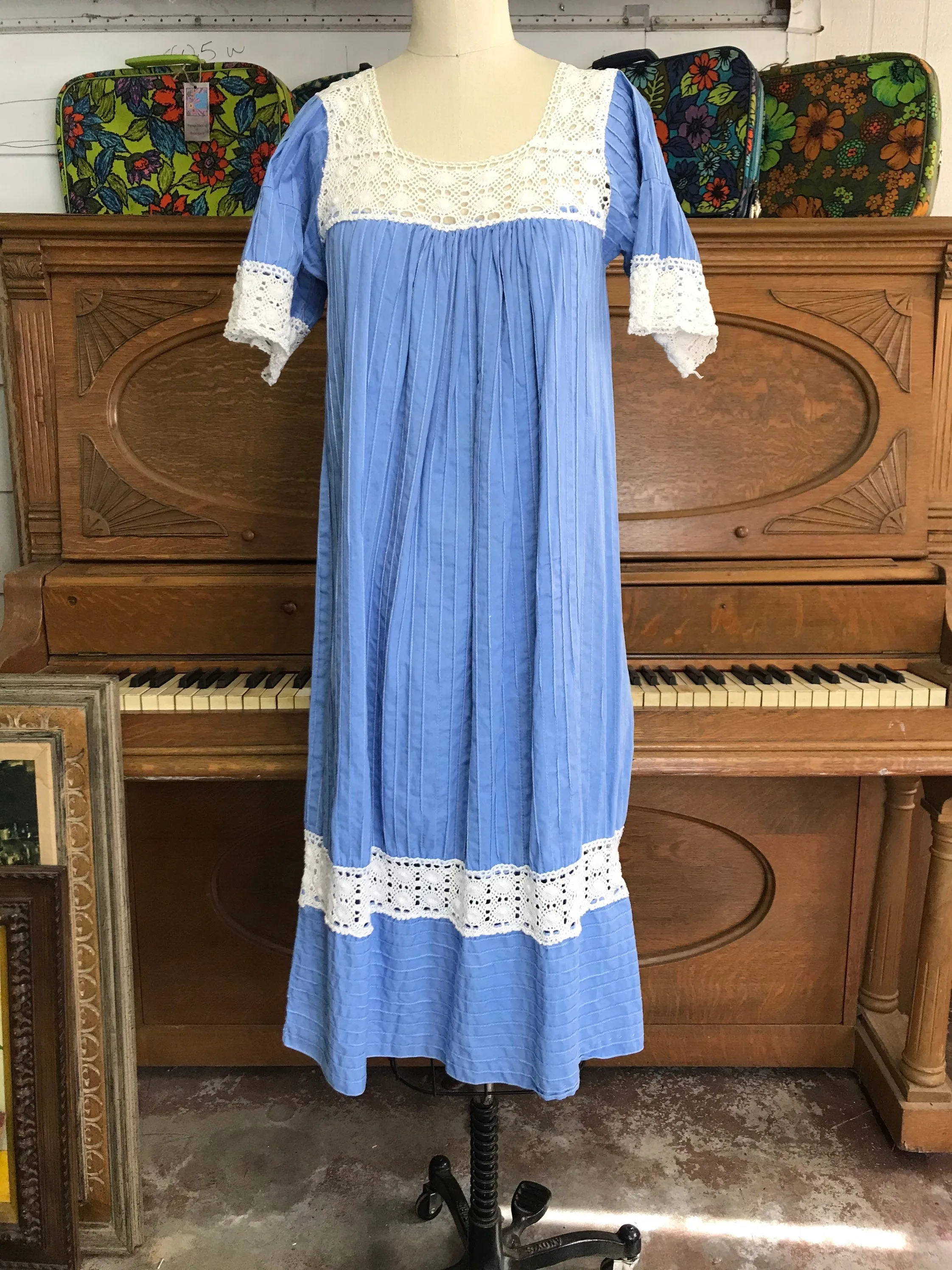 Vintage 1970s Embroidered/ Mexican Peasant Dress/ Lace Panel/ Blue Summer Dress Size M