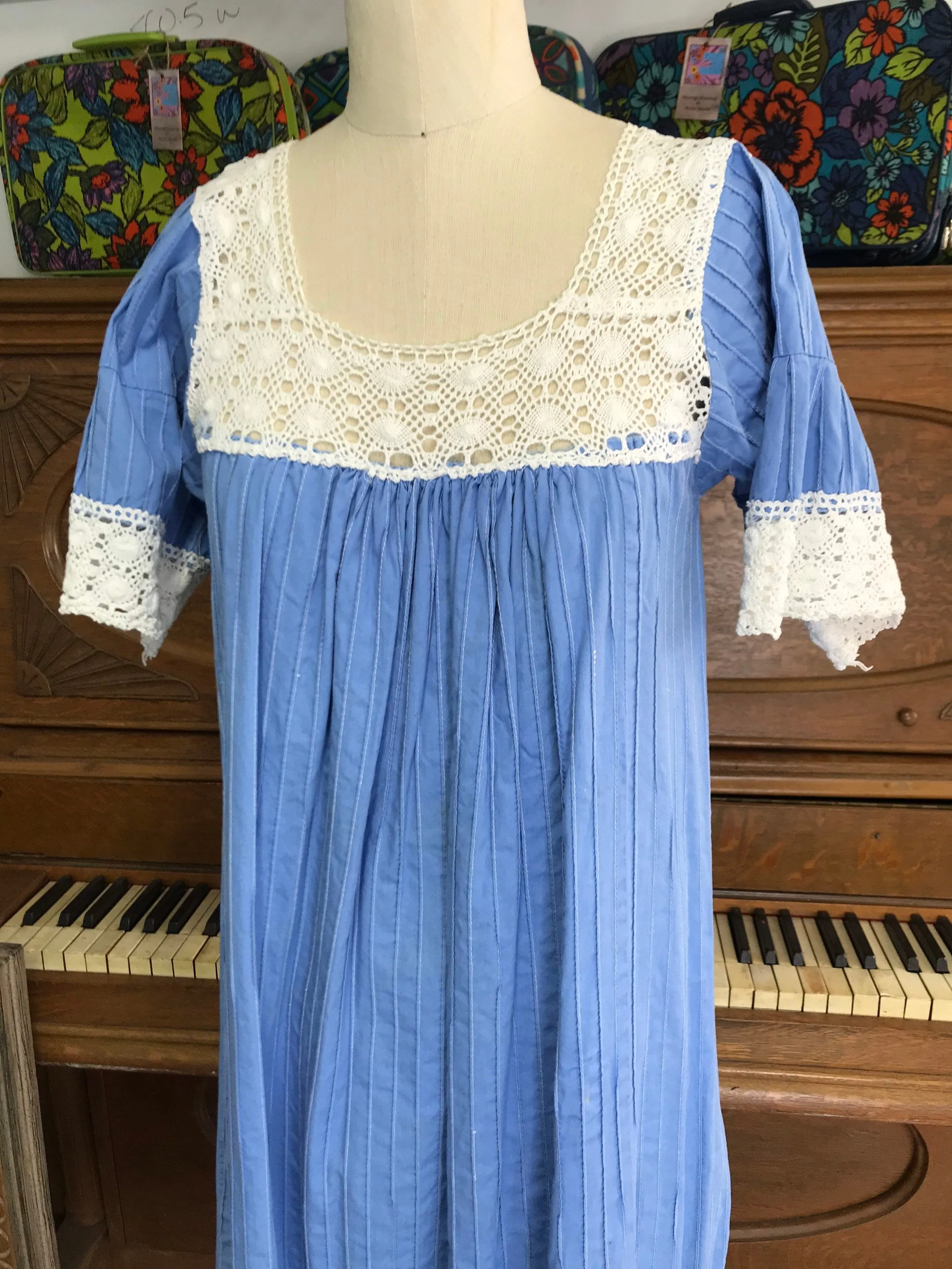 Vintage 1970s Embroidered/ Mexican Peasant Dress/ Lace Panel/ Blue Summer Dress Size M